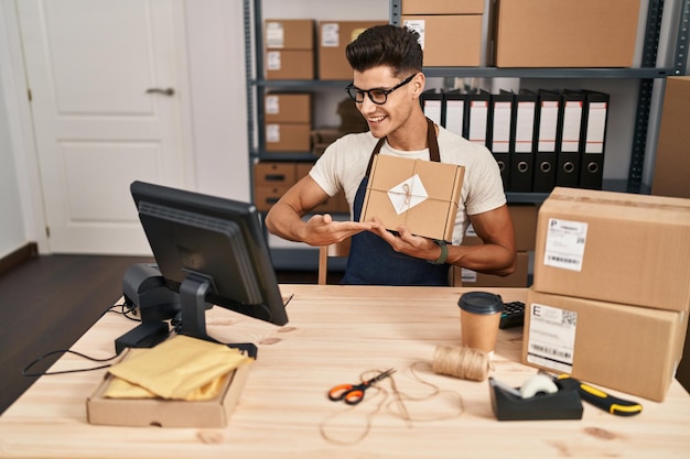 Proveedor local preparando pedidos dropshipping